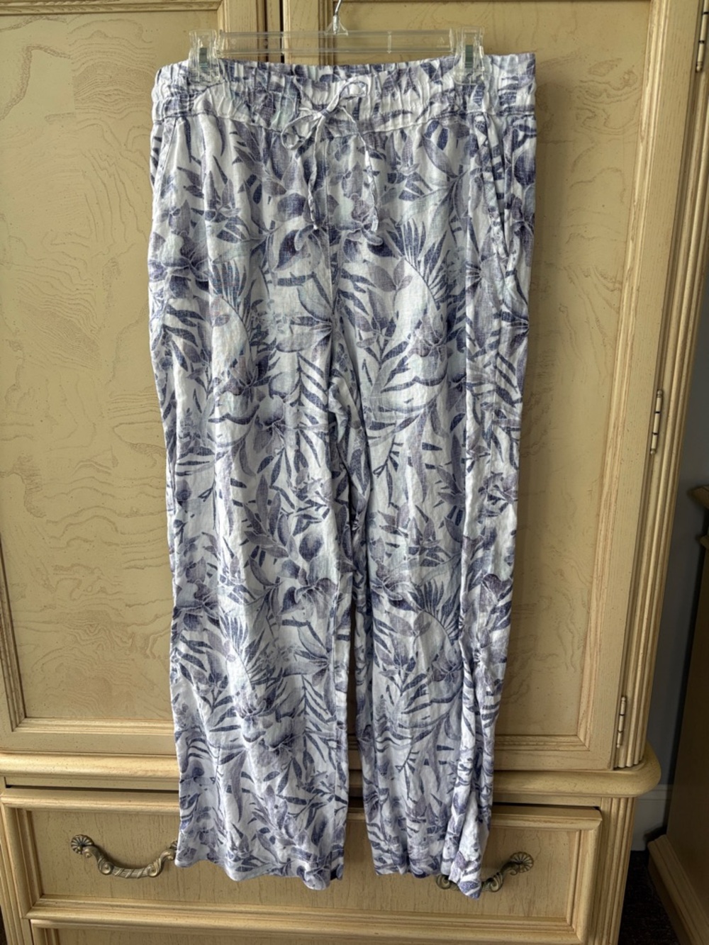Tommy Bahama White Pants with Navy Floral Print